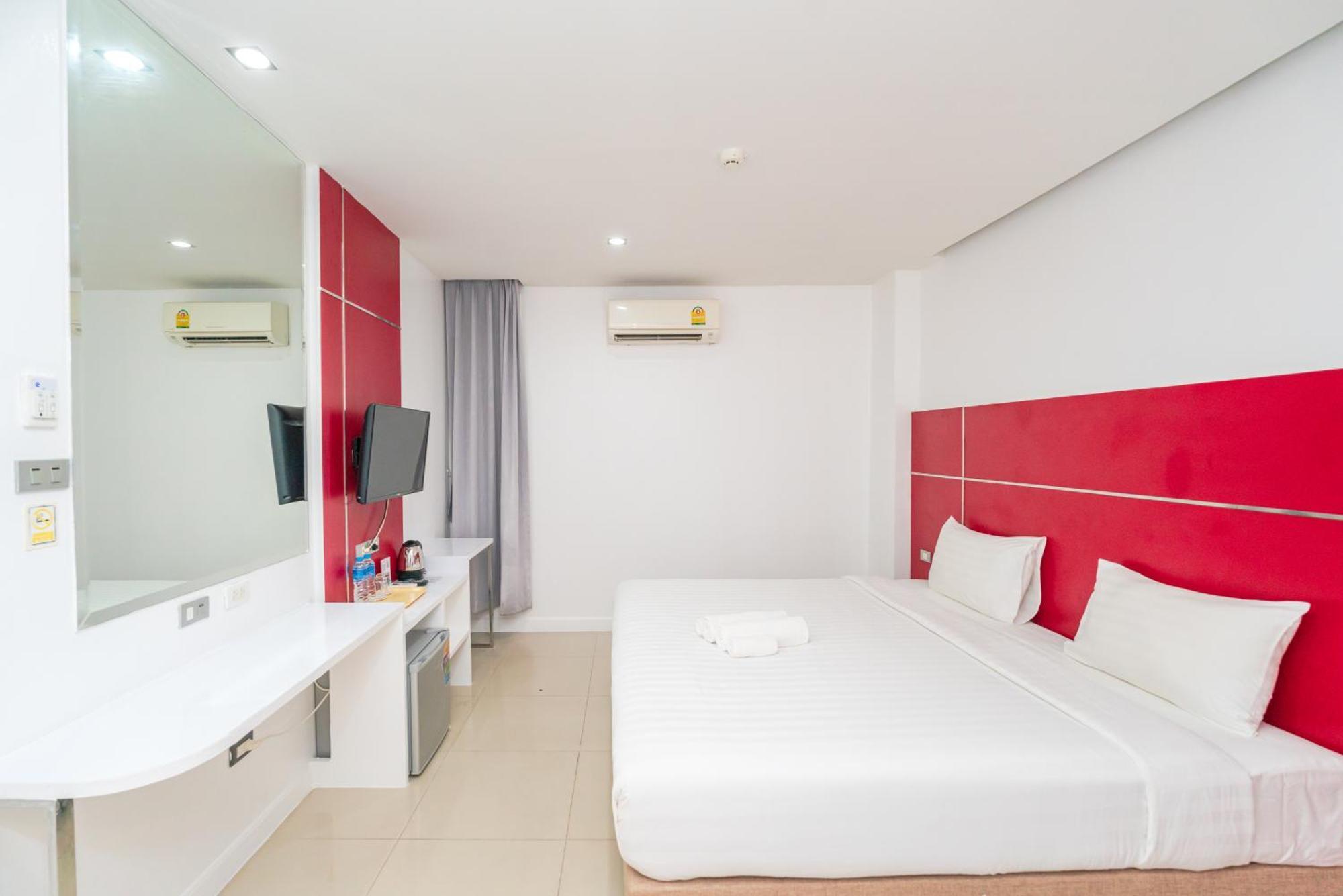 Patong Diamond Hotel Экстерьер фото